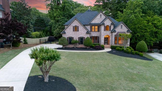 215 Lynwood Court, Roswell, GA 30075