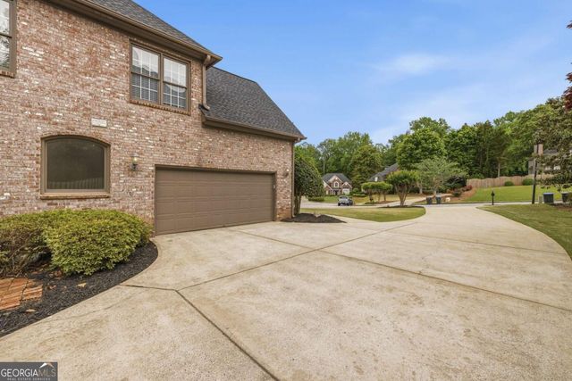 215 Lynwood Court, Roswell, GA 30075