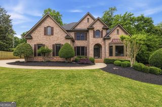 215 Lynwood Court, Roswell, GA 30075
