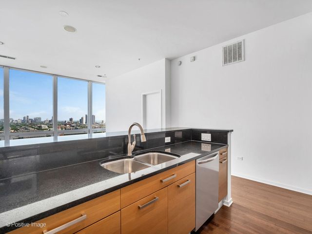 500 W Superior Street 1806, Chicago, IL 60654