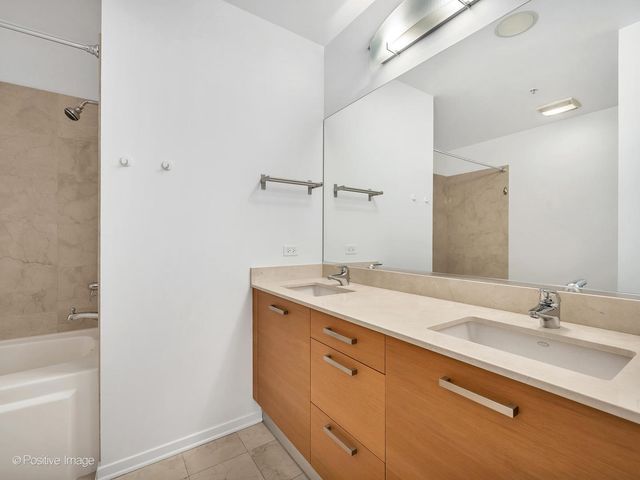 500 W Superior Street 1806, Chicago, IL 60654