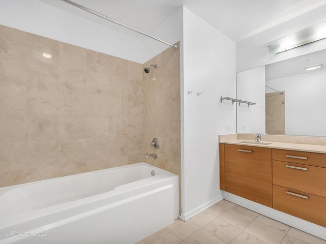 500 W Superior Street 1806, Chicago, IL 60654