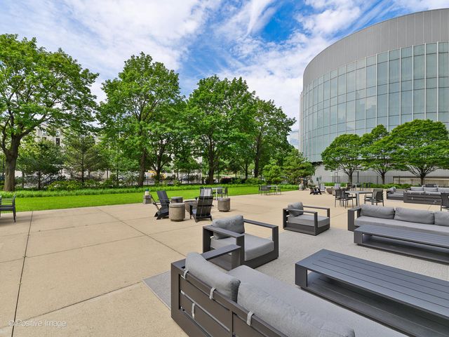 500 W Superior Street 1806, Chicago, IL 60654