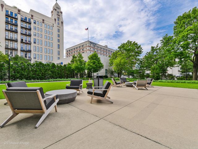 500 W Superior Street 1806, Chicago, IL 60654