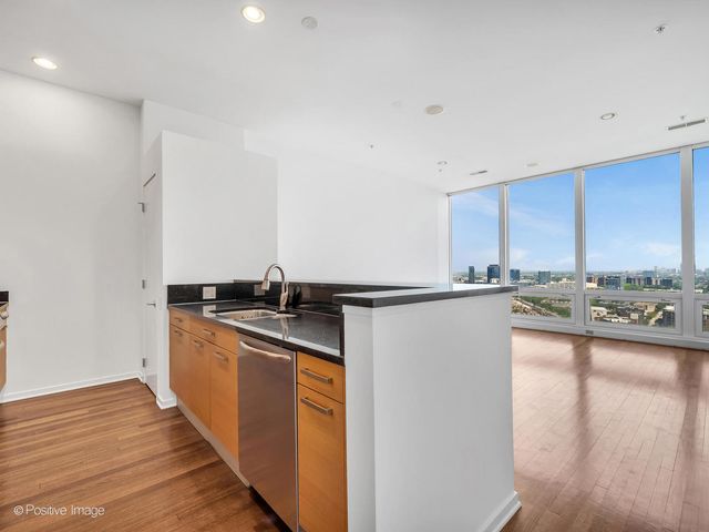 500 W Superior Street 1806, Chicago, IL 60654