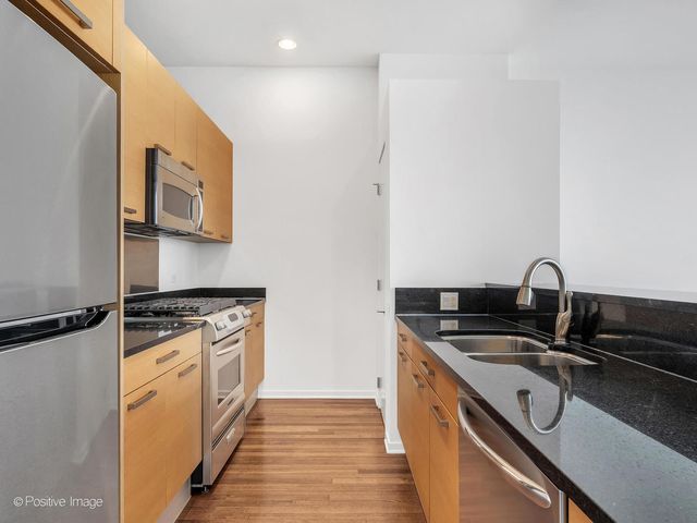 500 W Superior Street 1806, Chicago, IL 60654