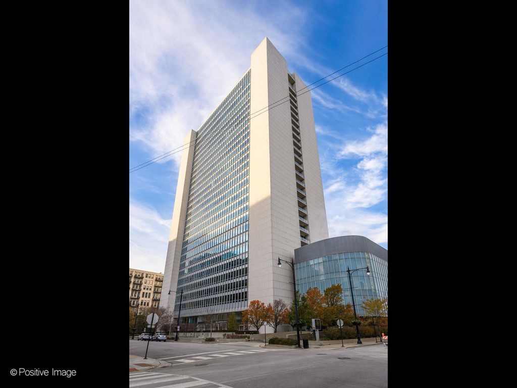 500 W Superior Street 1806, Chicago, IL 60654