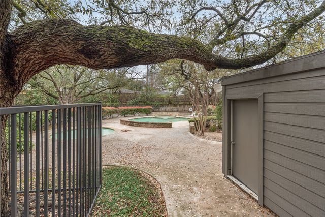 7412 E Northwest Highway 102, Dallas, TX 75231