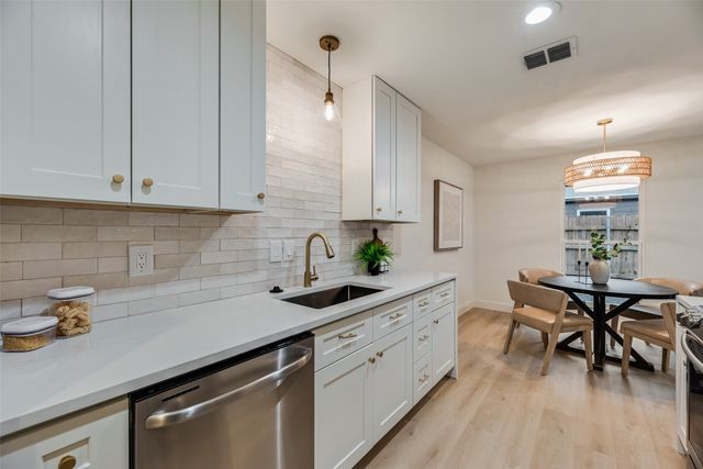 7412 E Northwest Highway 102, Dallas, TX 75231