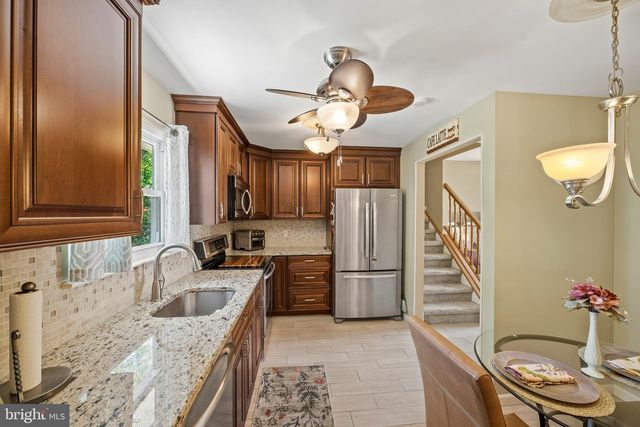 204 DICKENS DR, Delran, NJ 08075