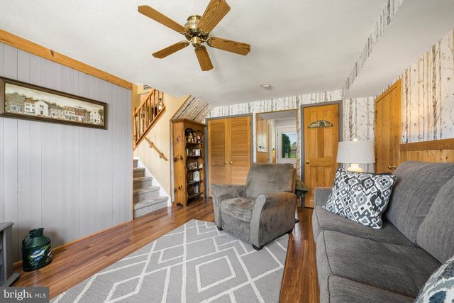 204 DICKENS DR, Delran, NJ 08075
