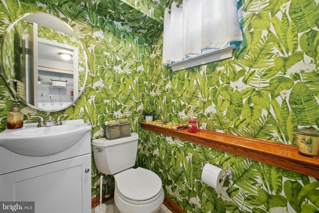 204 DICKENS DR, Delran, NJ 08075