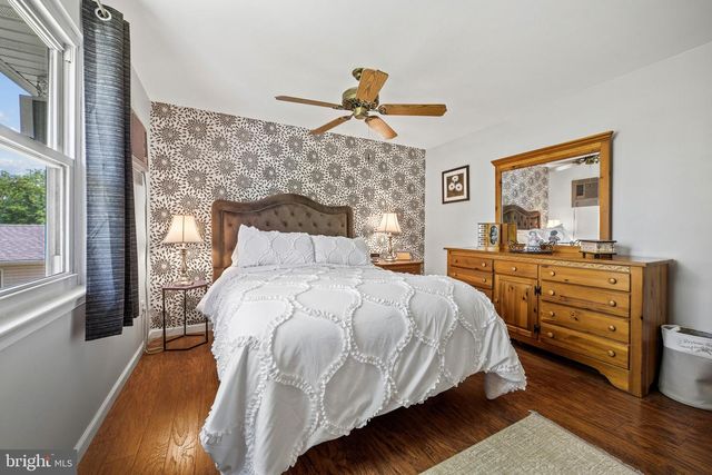204 DICKENS DR, Delran, NJ 08075