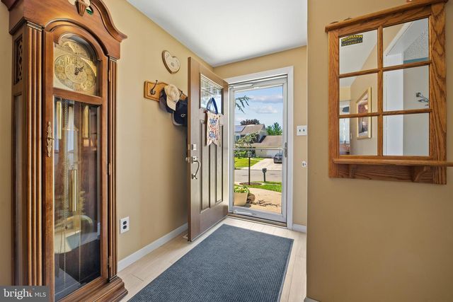 204 DICKENS DR, Delran, NJ 08075