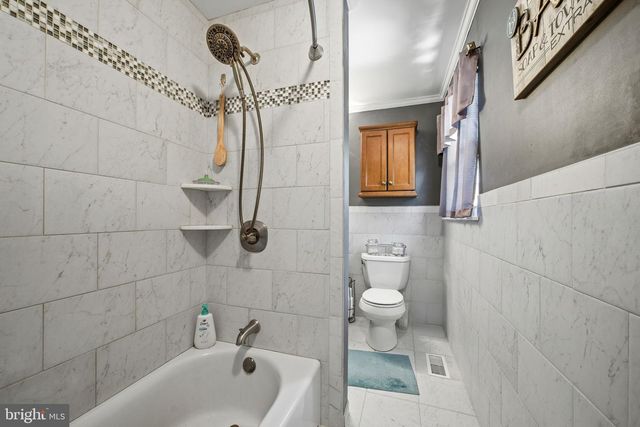 204 DICKENS DR, Delran, NJ 08075