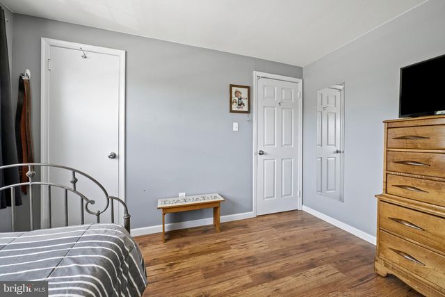 204 DICKENS DR, Delran, NJ 08075