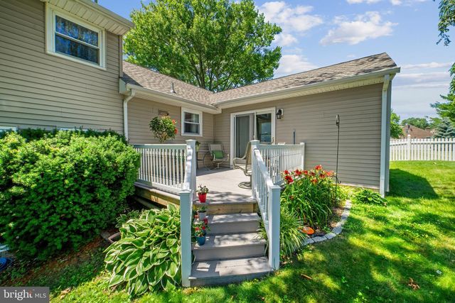 204 DICKENS DR, Delran, NJ 08075