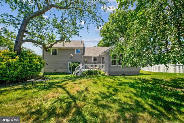 204 DICKENS DR, Delran, NJ 08075