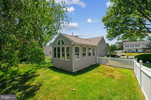 204 DICKENS DR, Delran, NJ 08075