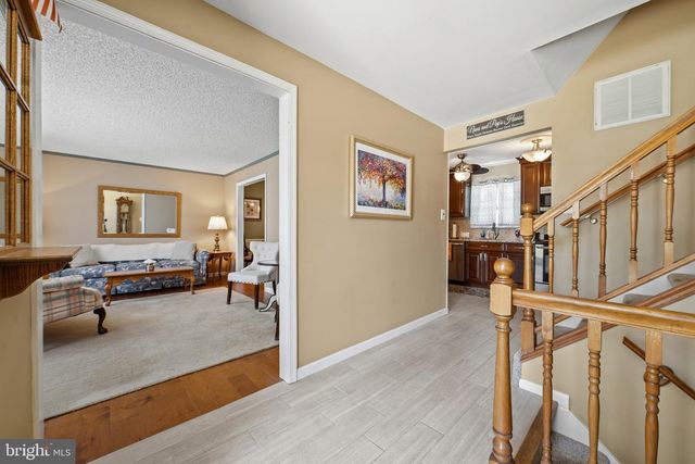 204 DICKENS DR, Delran, NJ 08075