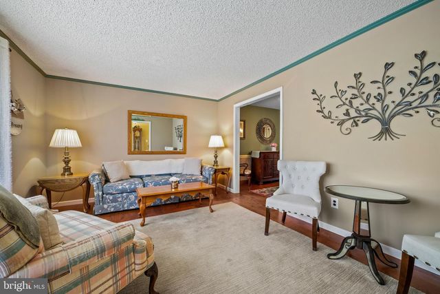 204 DICKENS DR, Delran, NJ 08075