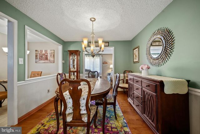 204 DICKENS DR, Delran, NJ 08075