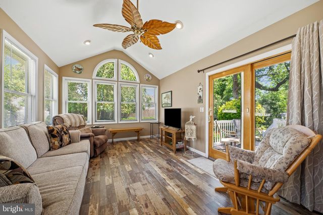 204 DICKENS DR, Delran, NJ 08075