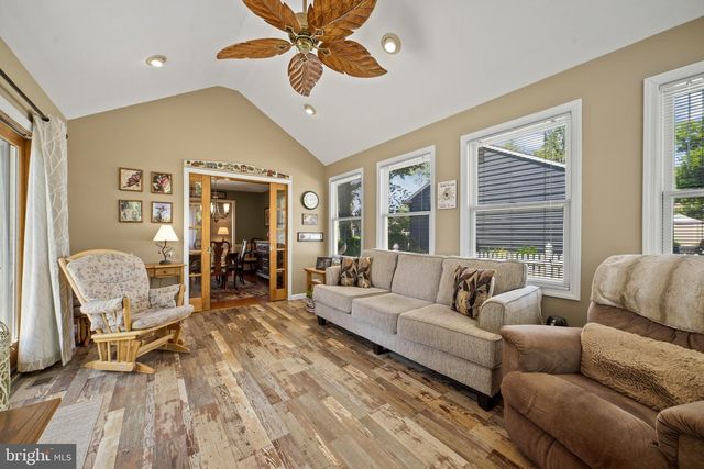 204 DICKENS DR, Delran, NJ 08075