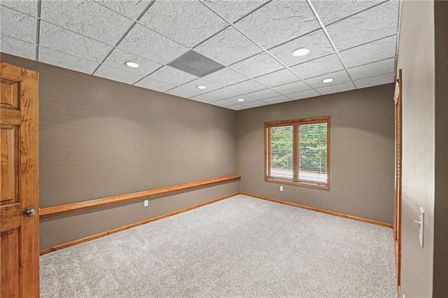 4301 SE Willow Place Court, Blue Springs, MO 64014