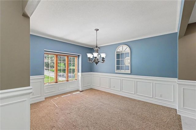 4301 SE Willow Place Court, Blue Springs, MO 64014