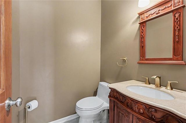 4301 SE Willow Place Court, Blue Springs, MO 64014