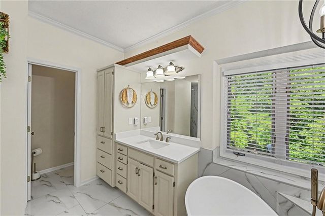 4301 SE Willow Place Court, Blue Springs, MO 64014