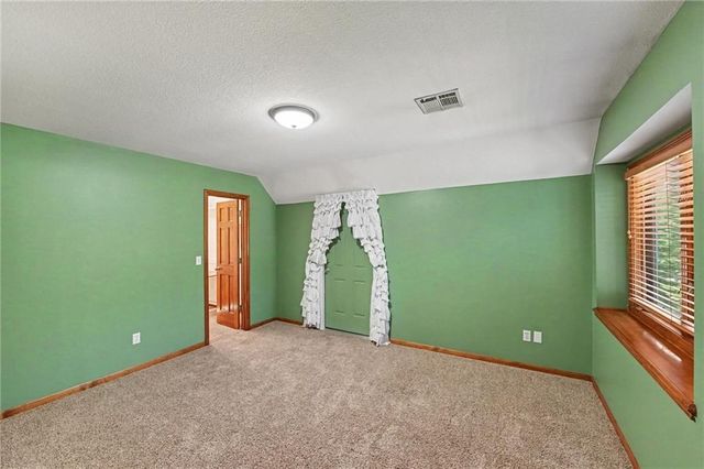 4301 SE Willow Place Court, Blue Springs, MO 64014