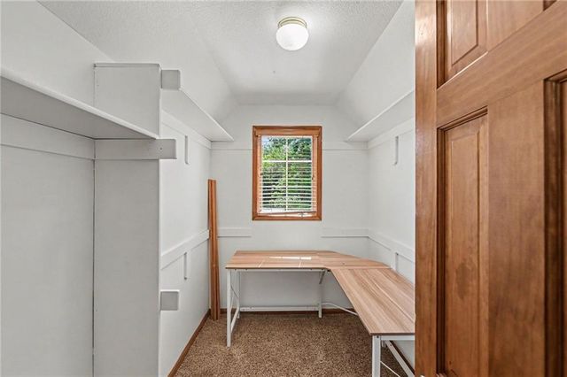 4301 SE Willow Place Court, Blue Springs, MO 64014