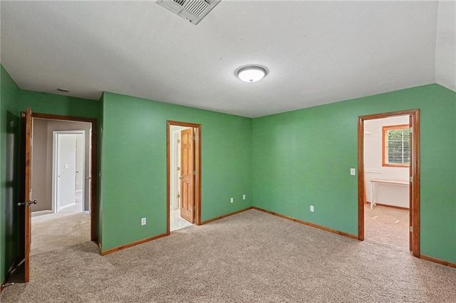 4301 SE Willow Place Court, Blue Springs, MO 64014