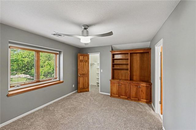 4301 SE Willow Place Court, Blue Springs, MO 64014