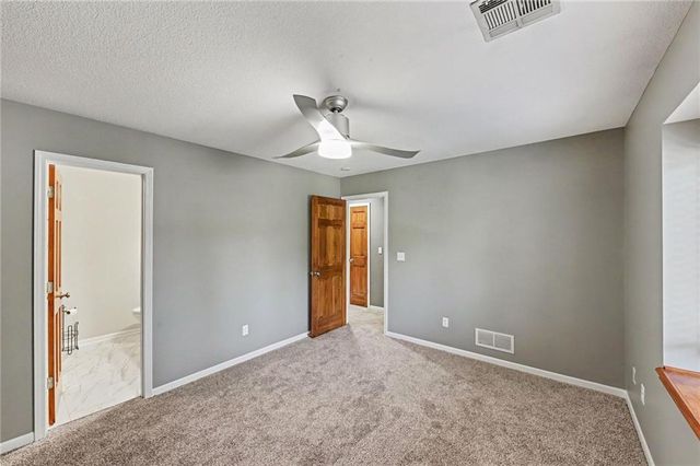 4301 SE Willow Place Court, Blue Springs, MO 64014