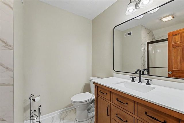 4301 SE Willow Place Court, Blue Springs, MO 64014