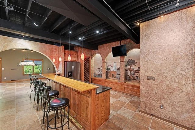 4301 SE Willow Place Court, Blue Springs, MO 64014