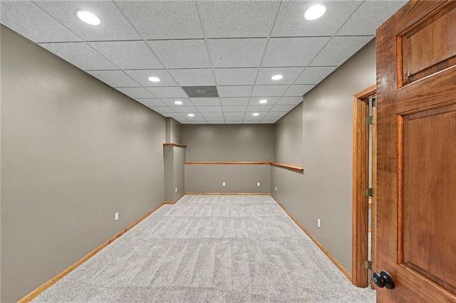 4301 SE Willow Place Court, Blue Springs, MO 64014