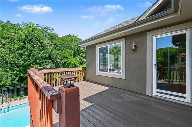 4301 SE Willow Place Court, Blue Springs, MO 64014