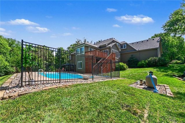 4301 SE Willow Place Court, Blue Springs, MO 64014