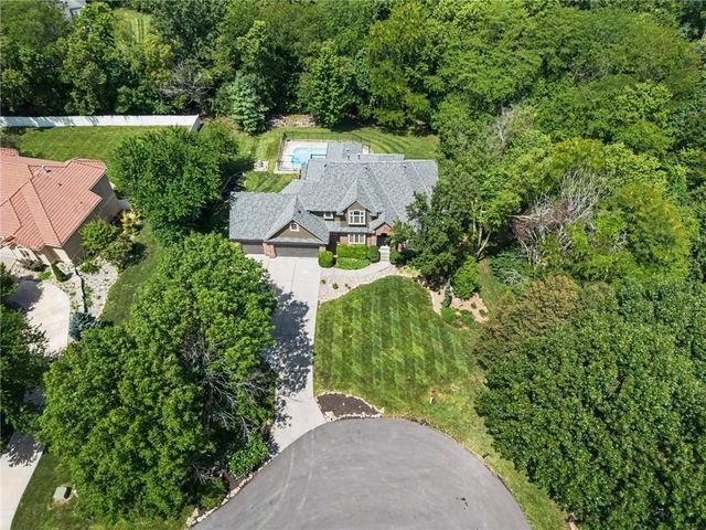 4301 SE Willow Place Court, Blue Springs, MO 64014