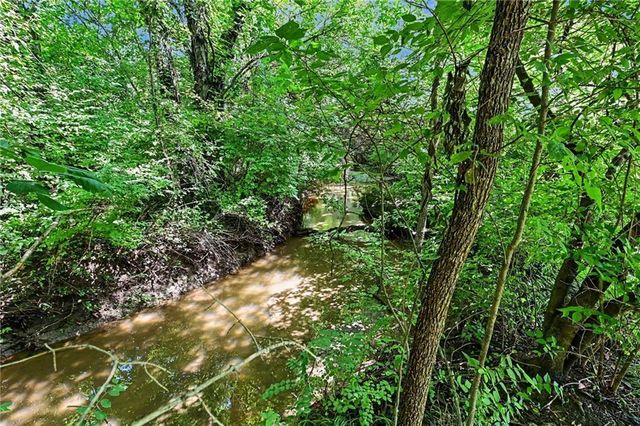 4301 SE Willow Place Court, Blue Springs, MO 64014