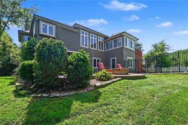 4301 SE Willow Place Court, Blue Springs, MO 64014
