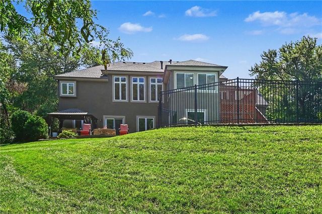 4301 SE Willow Place Court, Blue Springs, MO 64014