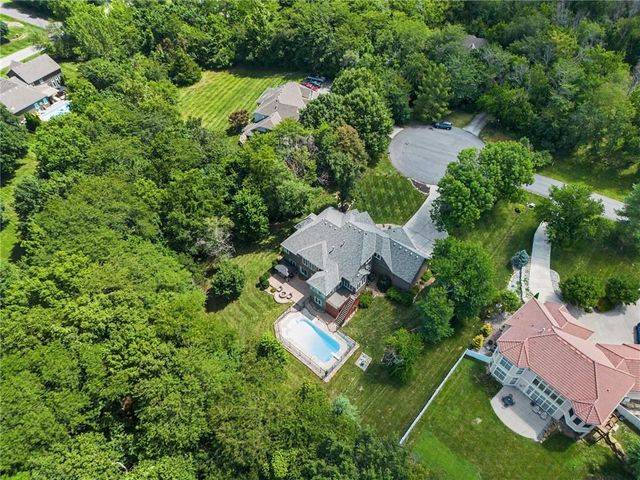 4301 SE Willow Place Court, Blue Springs, MO 64014