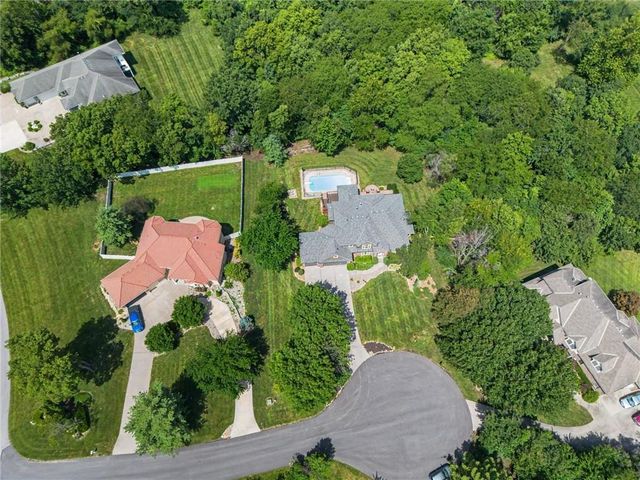 4301 SE Willow Place Court, Blue Springs, MO 64014