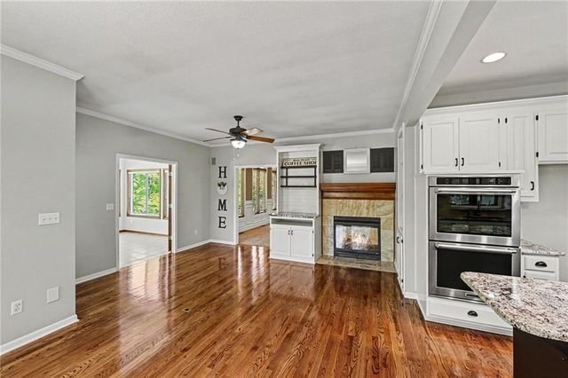 4301 SE Willow Place Court, Blue Springs, MO 64014