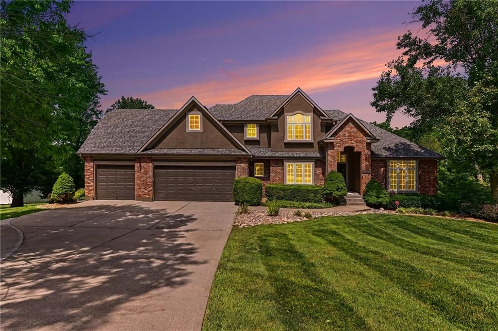 4301 SE Willow Place Court, Blue Springs, MO 64014